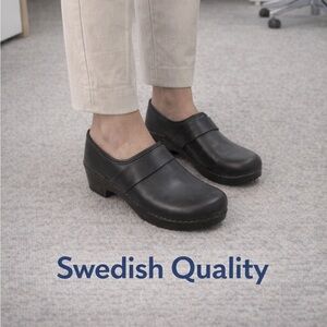 Sven Black Leather Clogs, mint condition. Perfect shoes for work